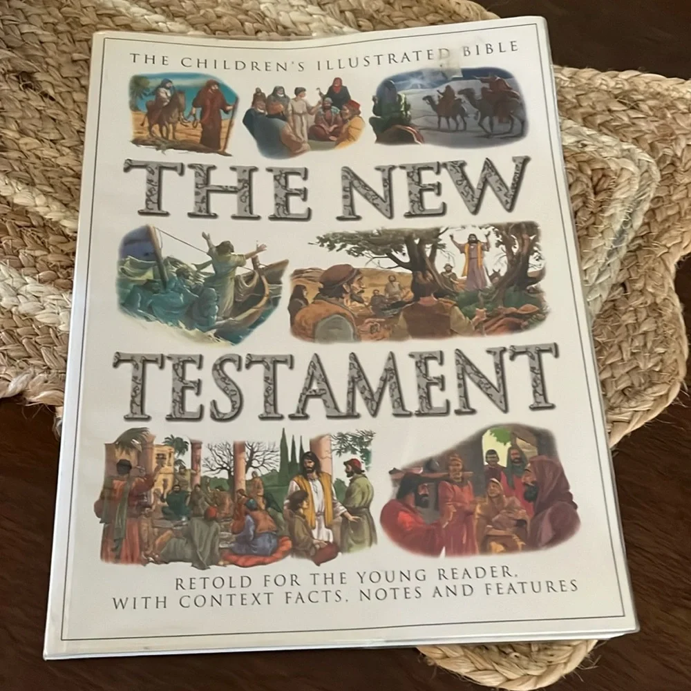 New Testament Book - Picture 1 of 2